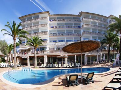 mallorca-familie-pool-strand-appartements